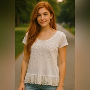 NWT Eye Candy Women’s Shirt Size Medium – White Star Print Top w/ Lace Hem